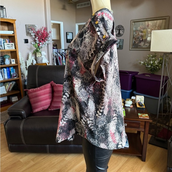 MPH Collection multicolored short sleeve Vneck blouse-size 1X - Picture 7 of 9